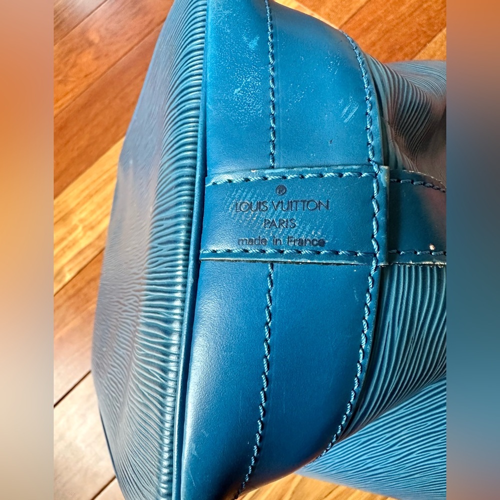 Louis Vuitton Noé Epi Leather Bucket Bag in Toledo Blue - Picture 16 of 16